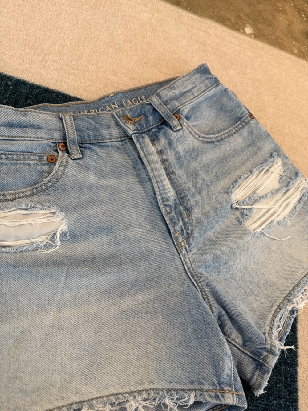 american eagle highest rise 90s boyfriend short - Picture 2 of 8